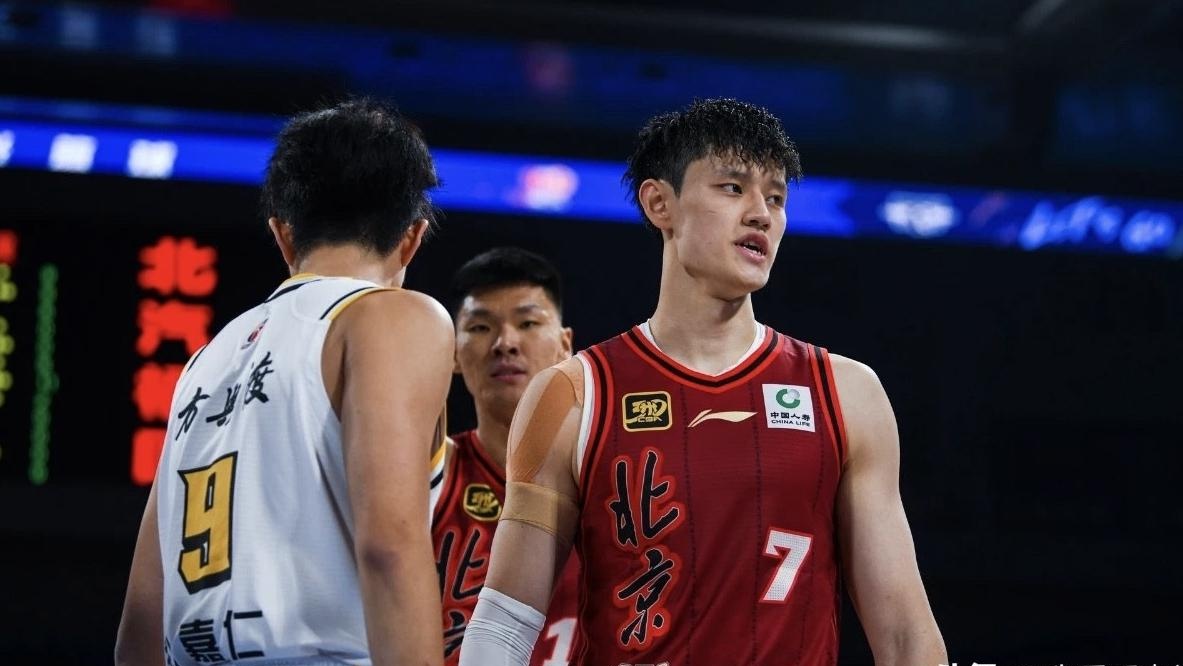 壹号娱乐登录入口包含赛地聚焦：CBA常规赛转会期热度飙升，里尔豪取连胜，赛场秩序良好，阵容厚度经受考验的词条