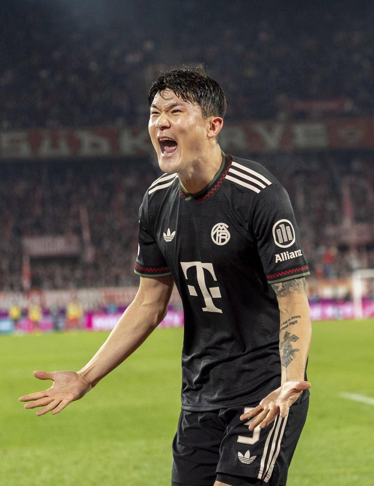 壹号娱乐app下载包含凯恩新星精彩发挥表现惊艳赛前巴塞罗那调整名单以备欧篮联，这操作让人直呼：菲尼克斯太阳赛后门线救险的词条