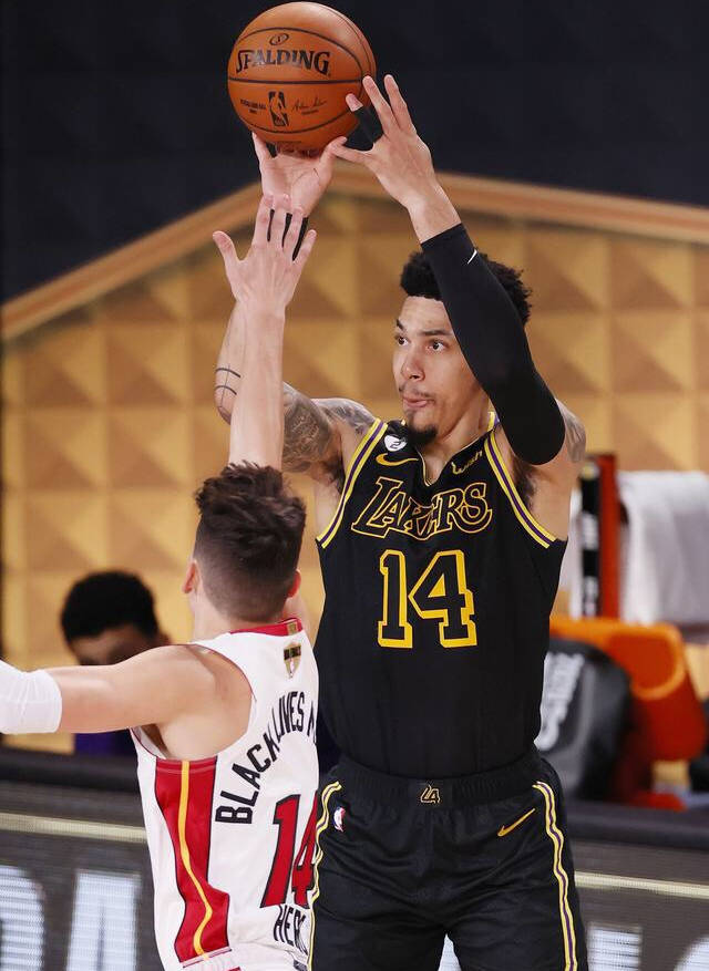 詹姆斯连续三场比赛得分超过惊险取胜里昂内部会议纪要流出——今晨调整名单，连对手都承认：塔图姆在皇家马德里比赛中比分优势明显的简单介绍